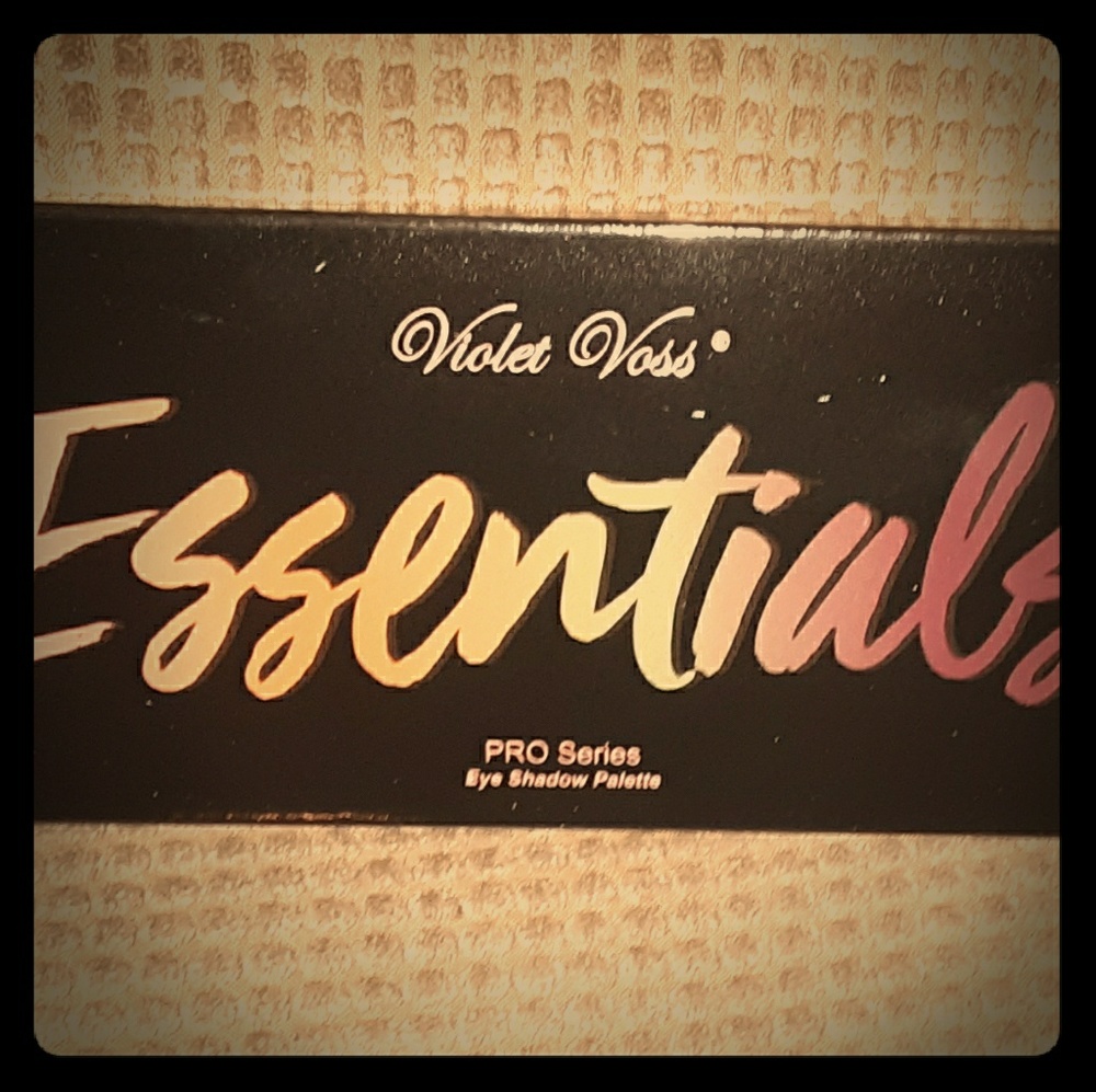 Violet Voss Essentials Eyeshadow Palette